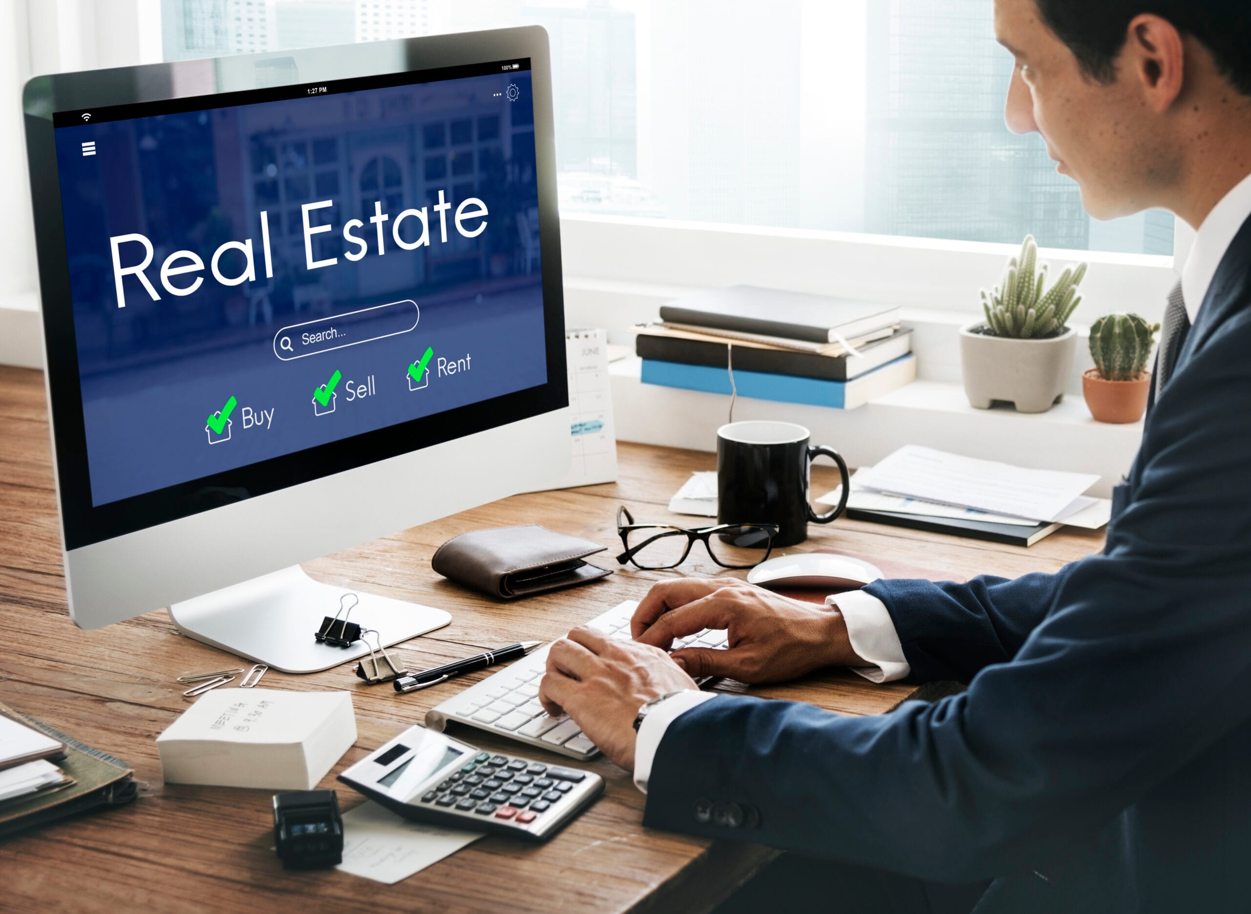 3 Best Real Estate AVMs in 2026 2 Real estate investor using AVM platform to evaluate property buy, sell, and rent investment options